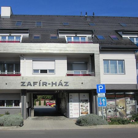 Zafír Sziget Apartman Sarvar Exterior foto