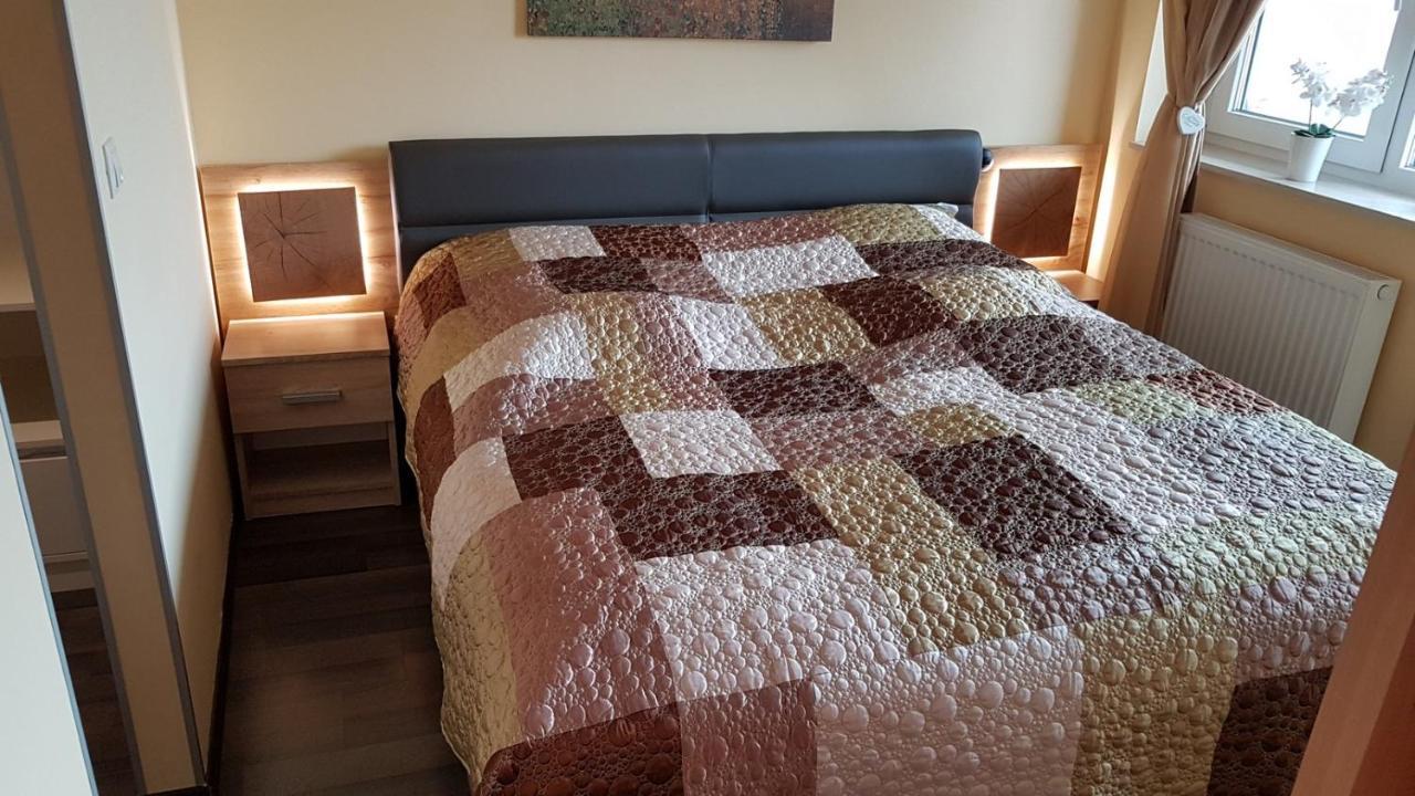 Zafír Sziget Apartman Sarvar Exterior foto