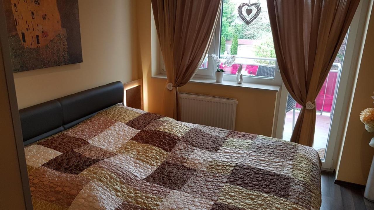 Zafír Sziget Apartman Sarvar Exterior foto