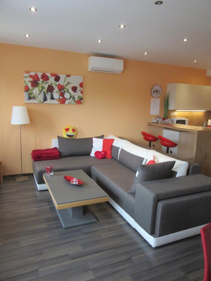 Zafír Sziget Apartman Sarvar Exterior foto