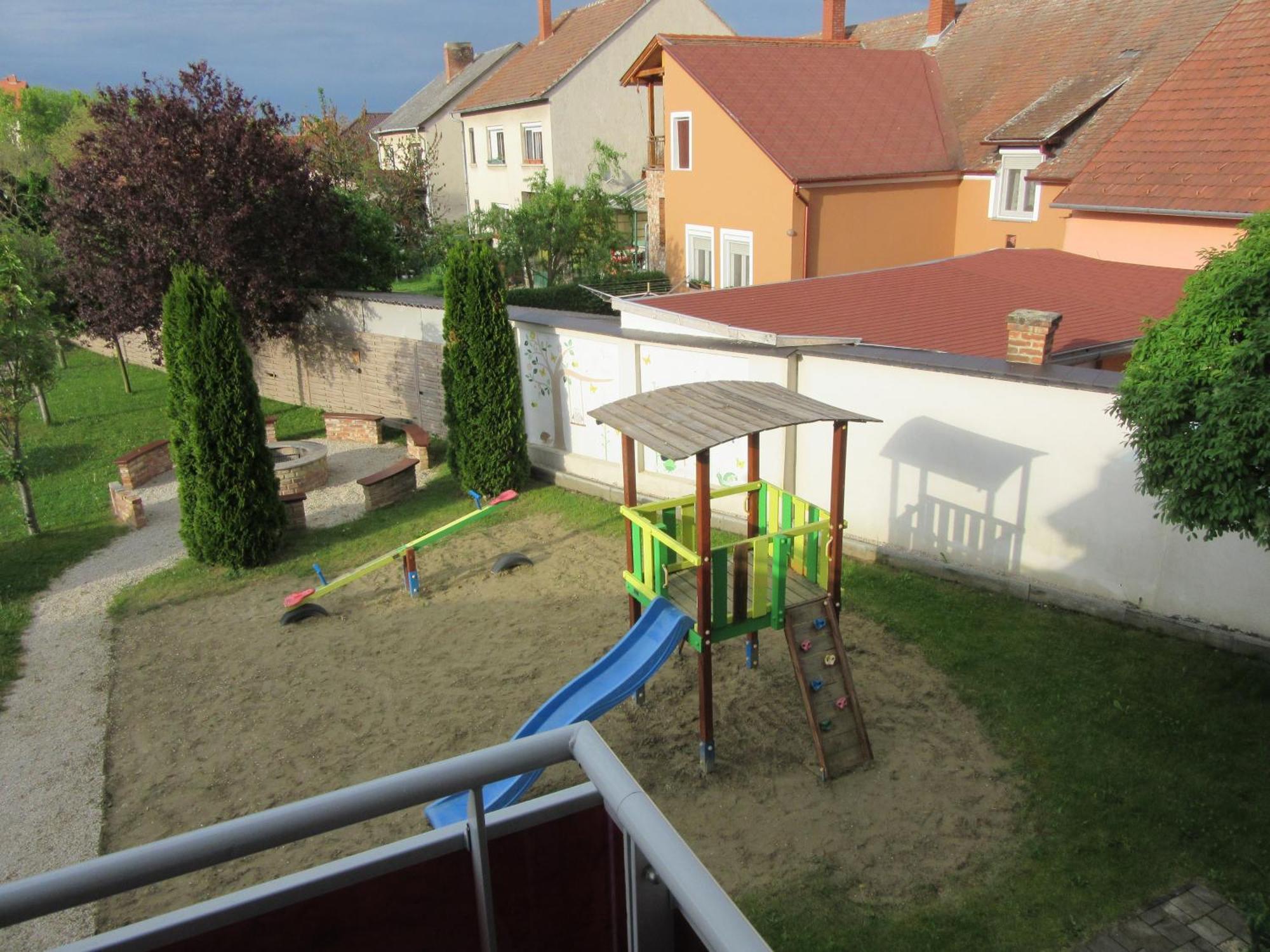 Zafír Sziget Apartman Sarvar Exterior foto