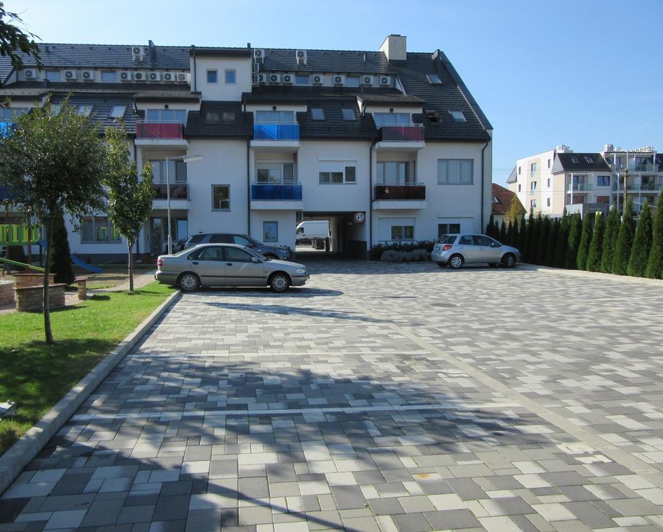 Zafír Sziget Apartman Sarvar Exterior foto